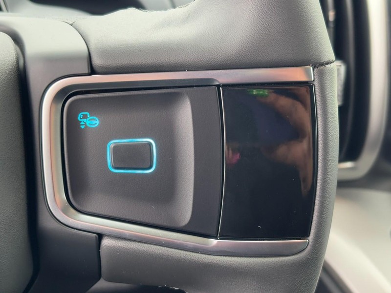 Ford Expedition Max Vehicle Full-screen Gallery Image 13