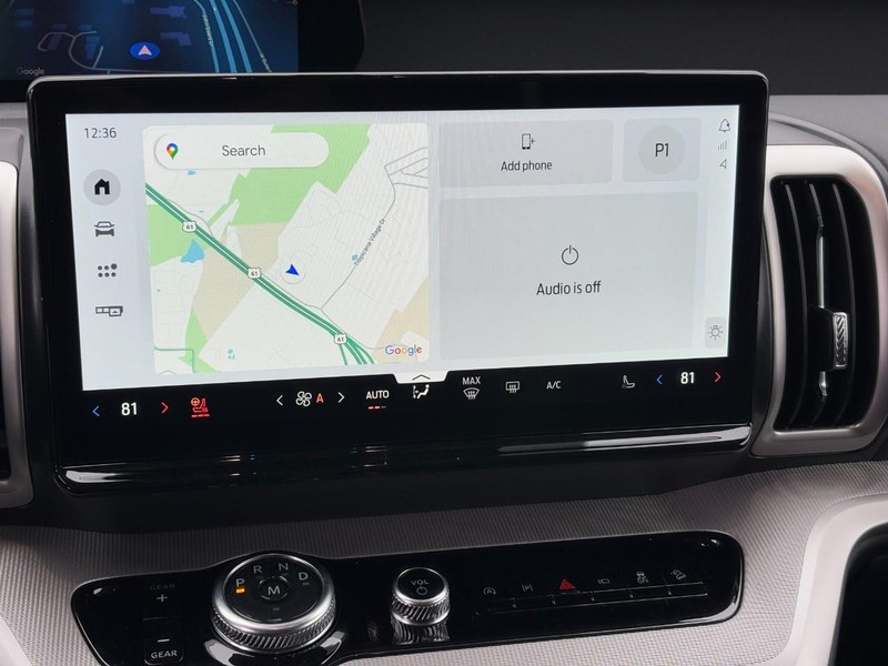 Ford Expedition Max Vehicle Full-screen Gallery Image 16