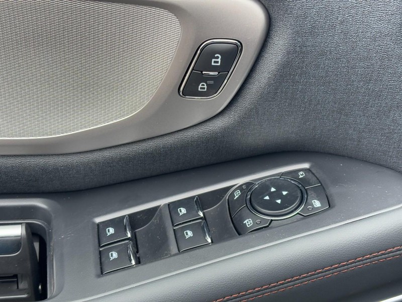 Ford Expedition Max Vehicle Full-screen Gallery Image 19