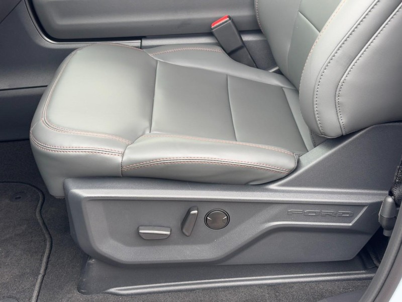 Ford Expedition Max Vehicle Full-screen Gallery Image 20