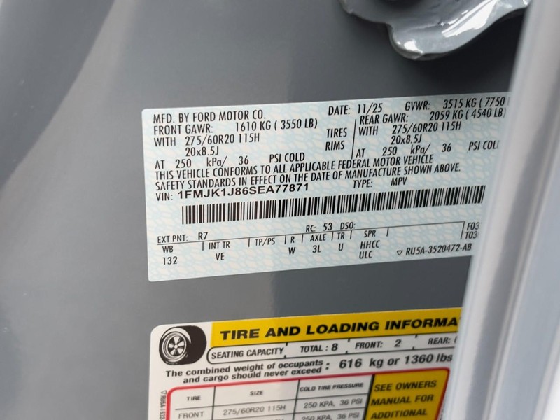 Ford Expedition Max Vehicle Full-screen Gallery Image 21