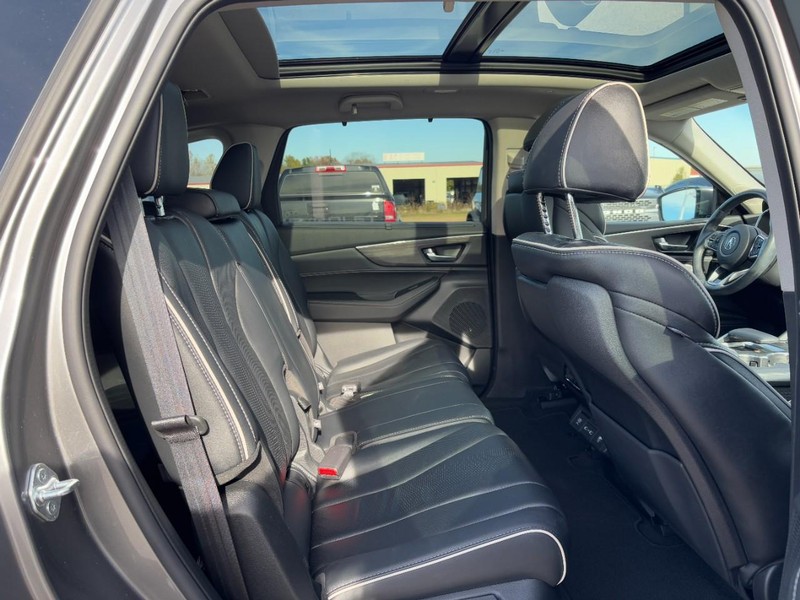 Acura MDX Vehicle Full-screen Gallery Image 10