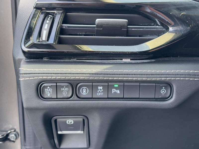 Acura MDX Vehicle Full-screen Gallery Image 16