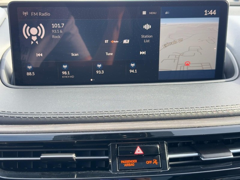 Acura MDX Vehicle Full-screen Gallery Image 20