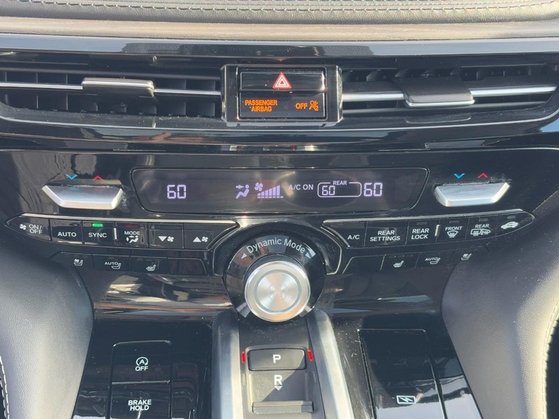 Acura MDX Vehicle Full-screen Gallery Image 23