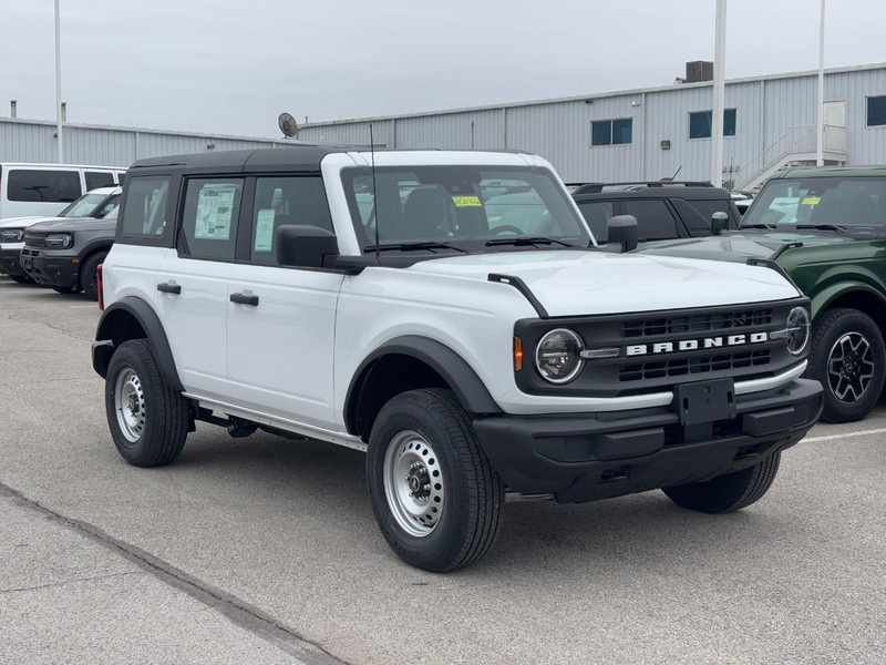 Ford Bronco Vehicle Full-screen Gallery Image 2