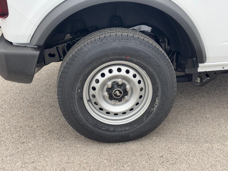 Ford Bronco Vehicle Full-screen Gallery Image 4