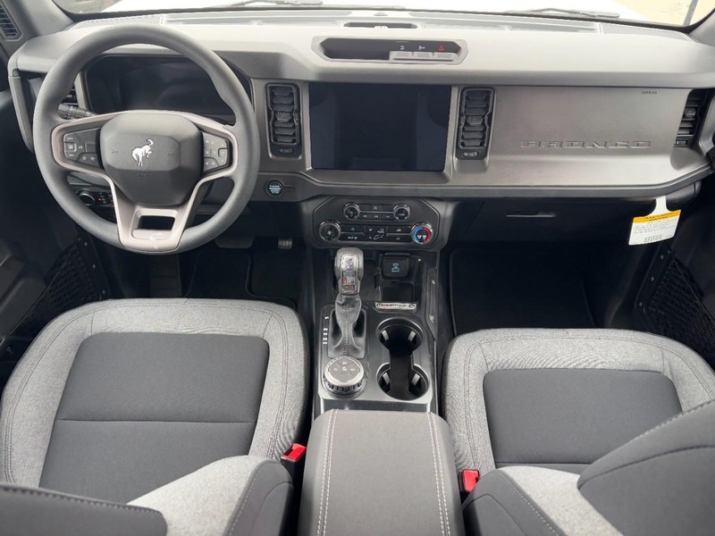 Ford Bronco Vehicle Full-screen Gallery Image 6