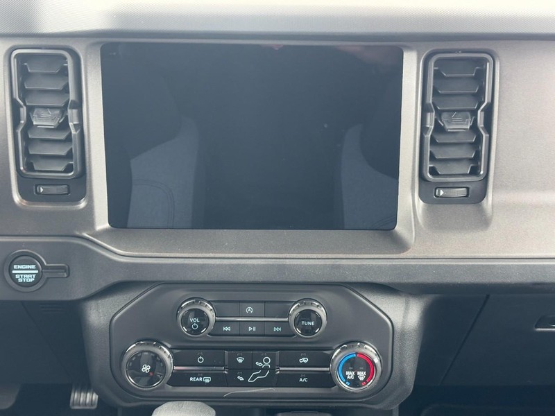 Ford Bronco Vehicle Full-screen Gallery Image 8