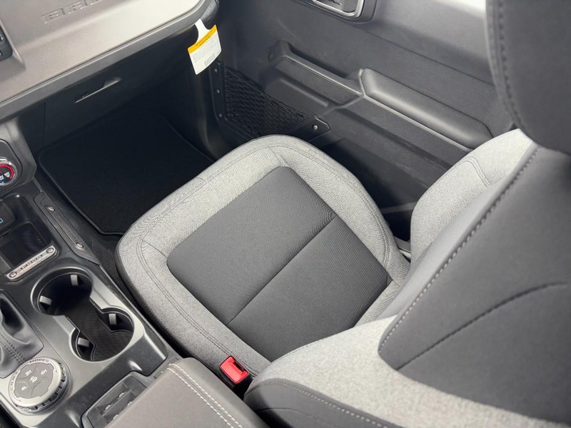 Ford Bronco Vehicle Full-screen Gallery Image 9