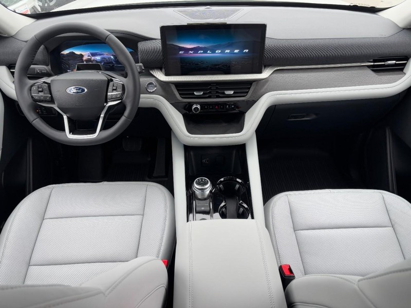 Ford Explorer Vehicle Image 07