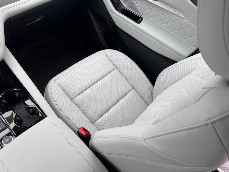 Ford Explorer Vehicle Image 10