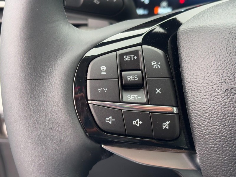 Ford Explorer Vehicle Image 12