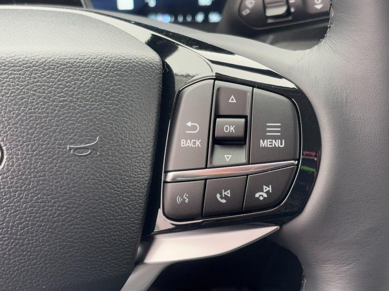 Ford Explorer Vehicle Image 13