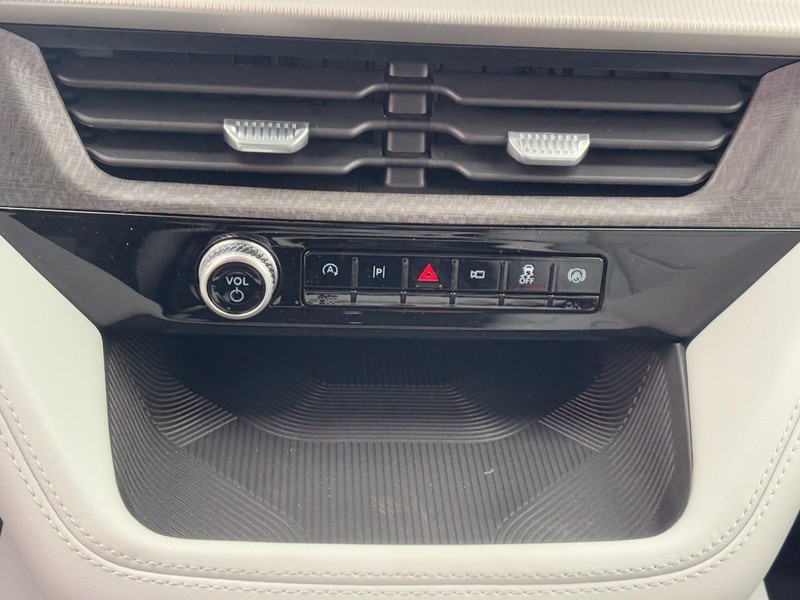 Ford Explorer Vehicle Image 17