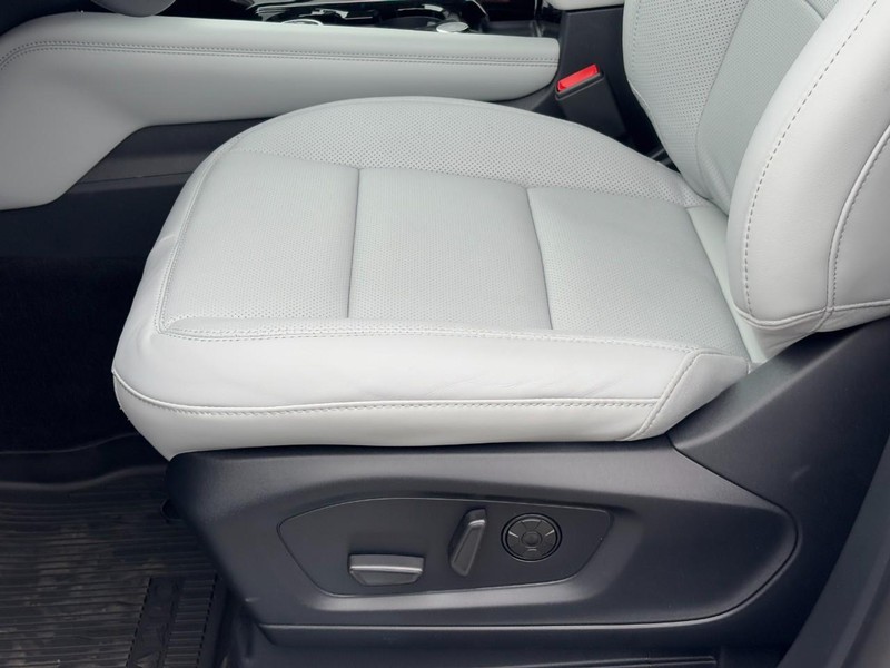 Ford Explorer Vehicle Image 19