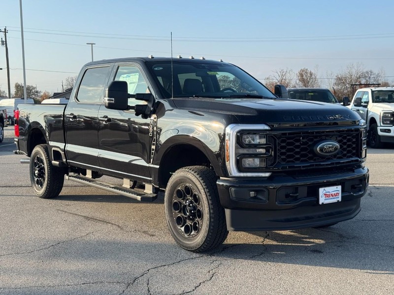 Ford Super Duty F-350 SRW Vehicle Image 02