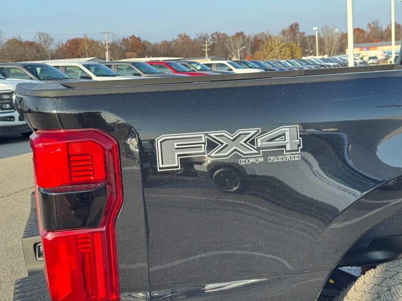 Ford Super Duty F-350 SRW Vehicle Image 04