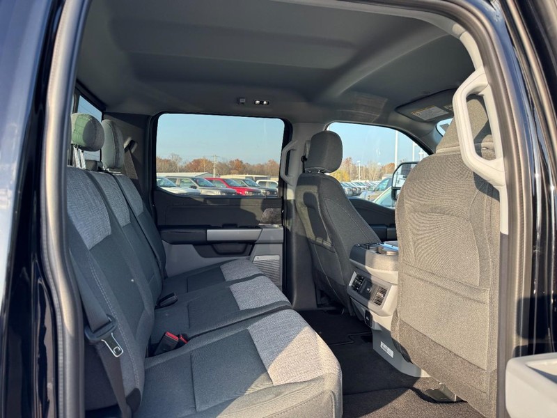 Ford Super Duty F-350 SRW Vehicle Image 06