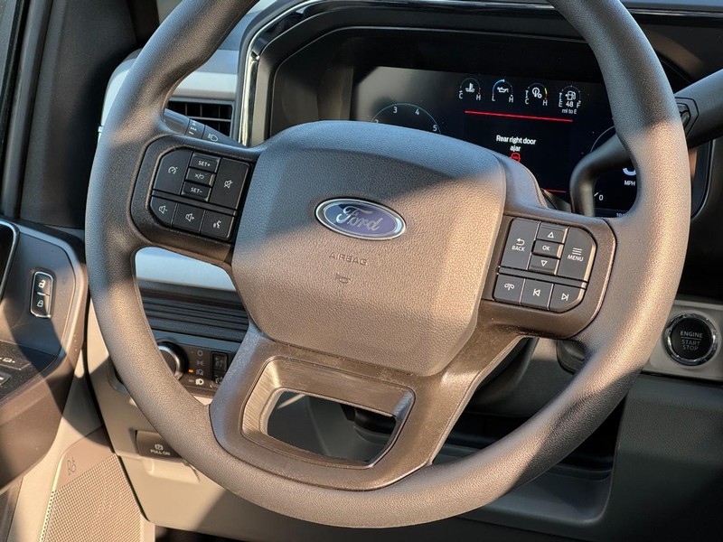 Ford Super Duty F-350 SRW Vehicle Image 08