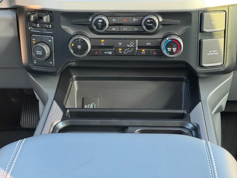 Ford Super Duty F-350 SRW Vehicle Image 10