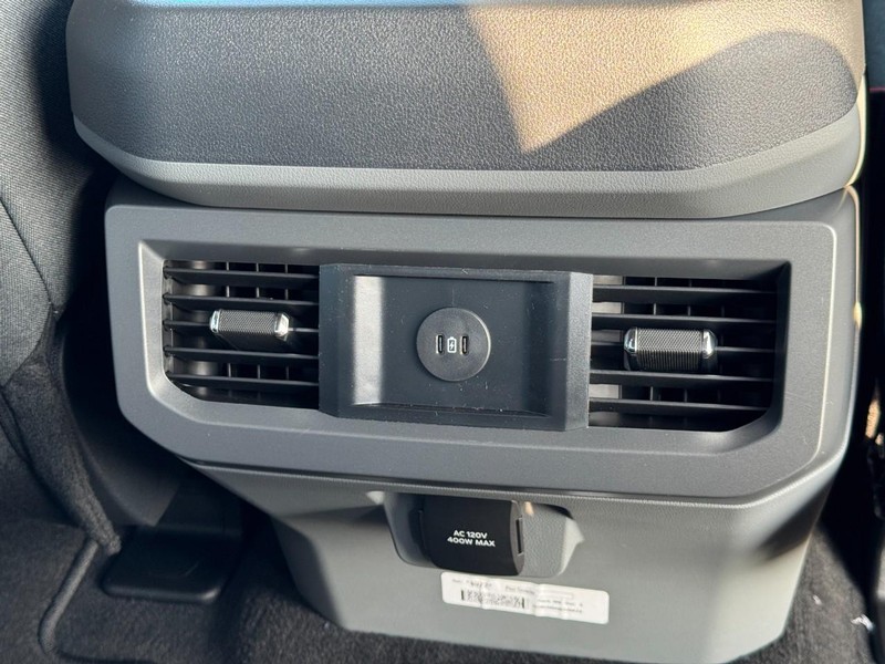 Ford Super Duty F-350 SRW Vehicle Image 11