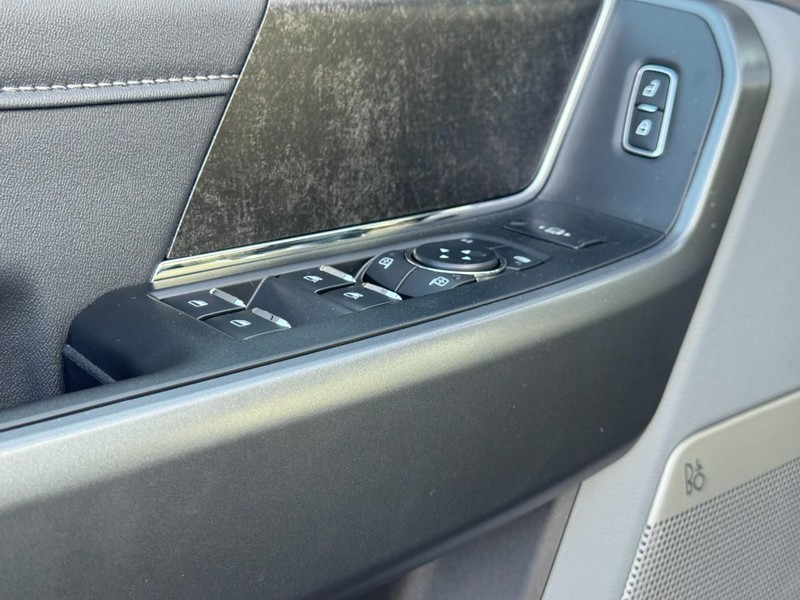 Ford Super Duty F-350 SRW Vehicle Image 13