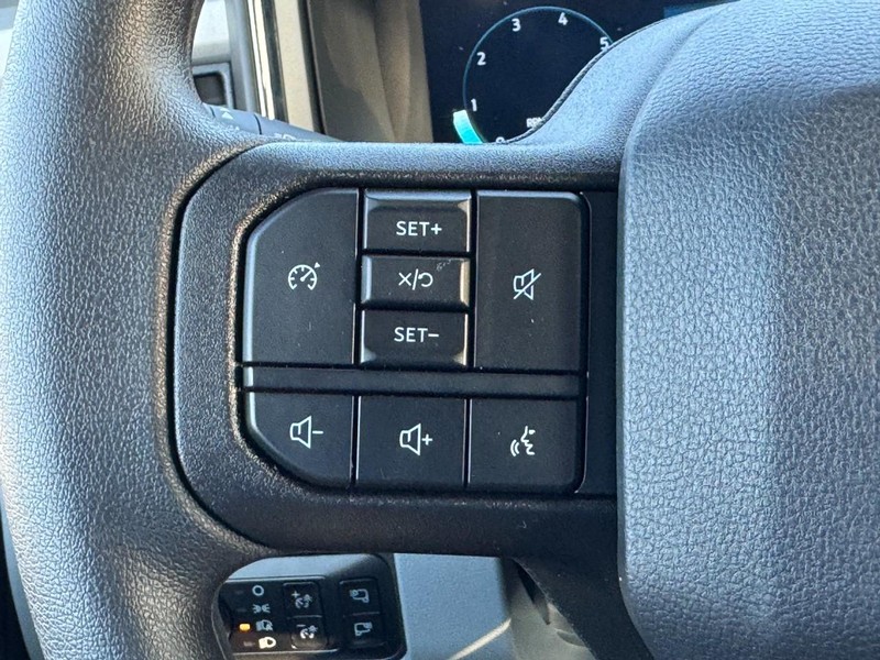 Ford Super Duty F-350 SRW Vehicle Image 15