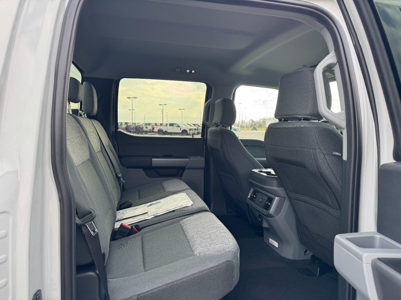 Ford Super Duty F-350 SRW Vehicle Image 06