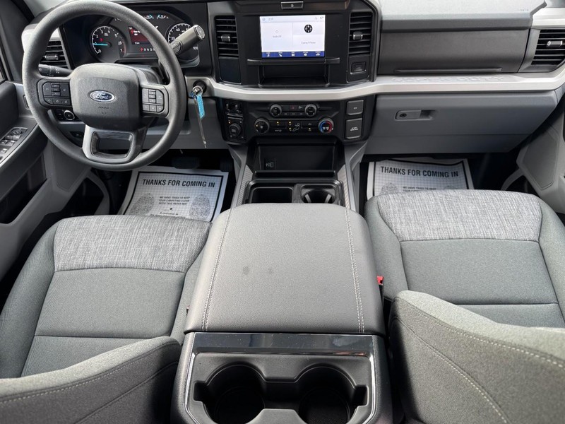 Ford Super Duty F-350 SRW Vehicle Image 07