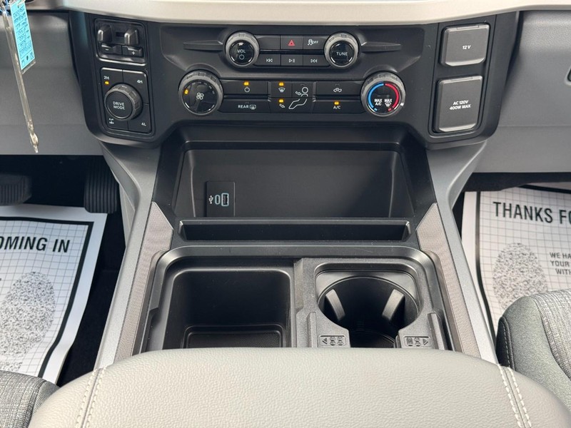 Ford Super Duty F-350 SRW Vehicle Image 10