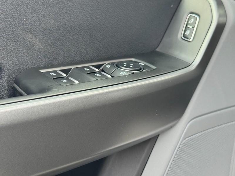 Ford Super Duty F-350 SRW Vehicle Image 13