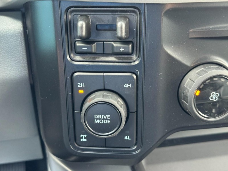 Ford Super Duty F-350 SRW Vehicle Image 17