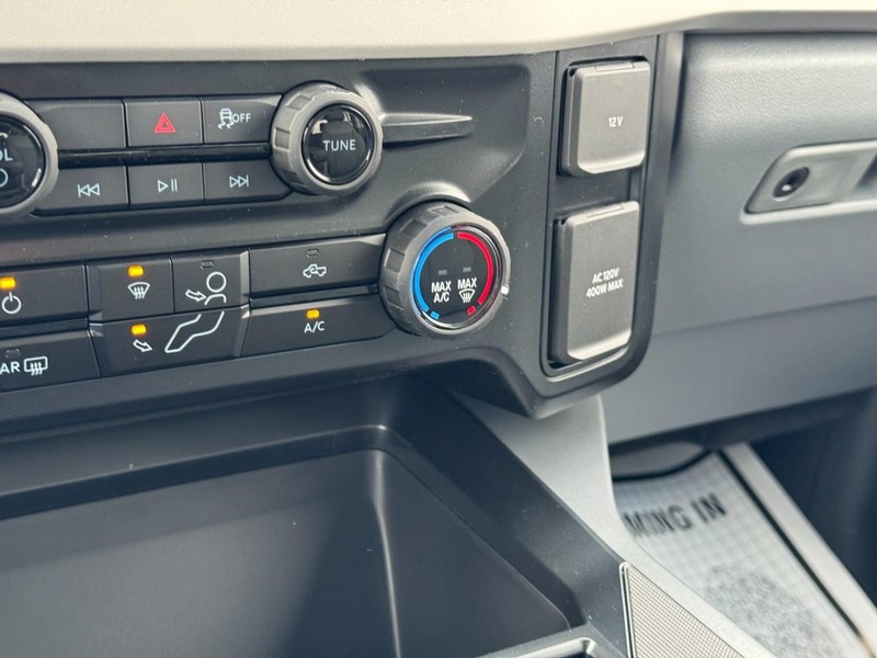 Ford Super Duty F-350 SRW Vehicle Image 18