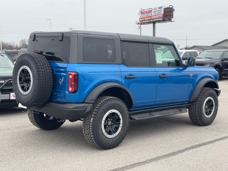 Ford Bronco Vehicle Image 03