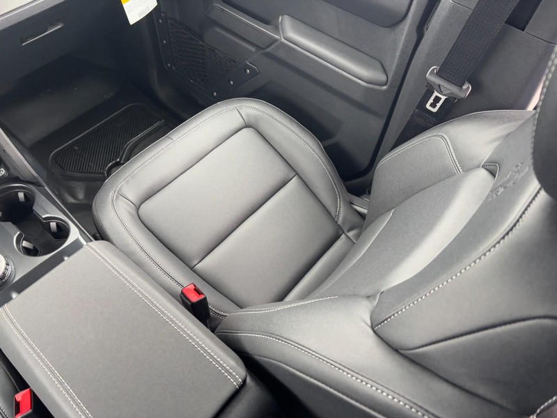 Ford Bronco Vehicle Image 09