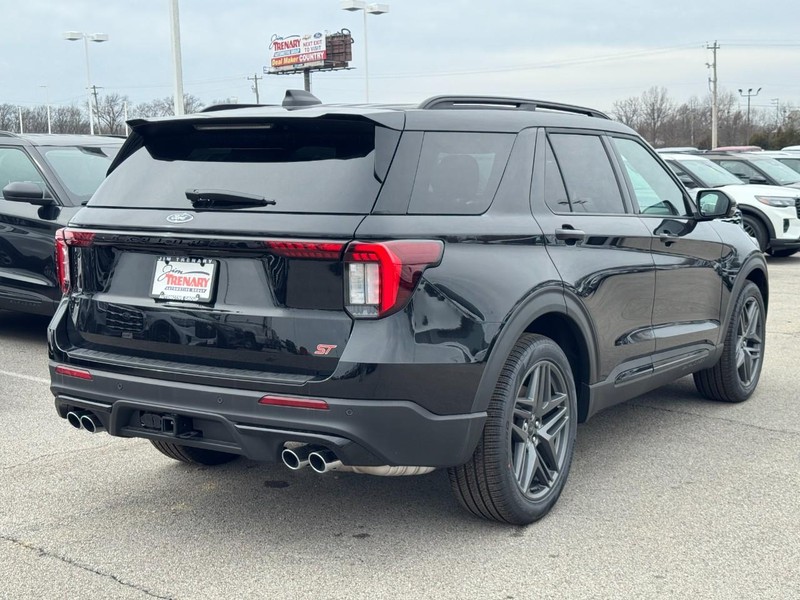 Ford Explorer Vehicle Full-screen Gallery Image 3