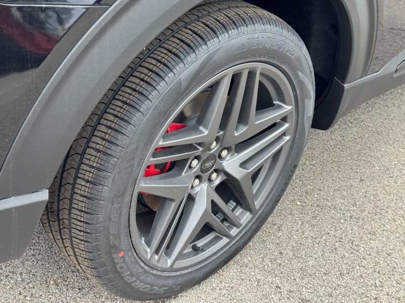 Ford Explorer Vehicle Full-screen Gallery Image 5