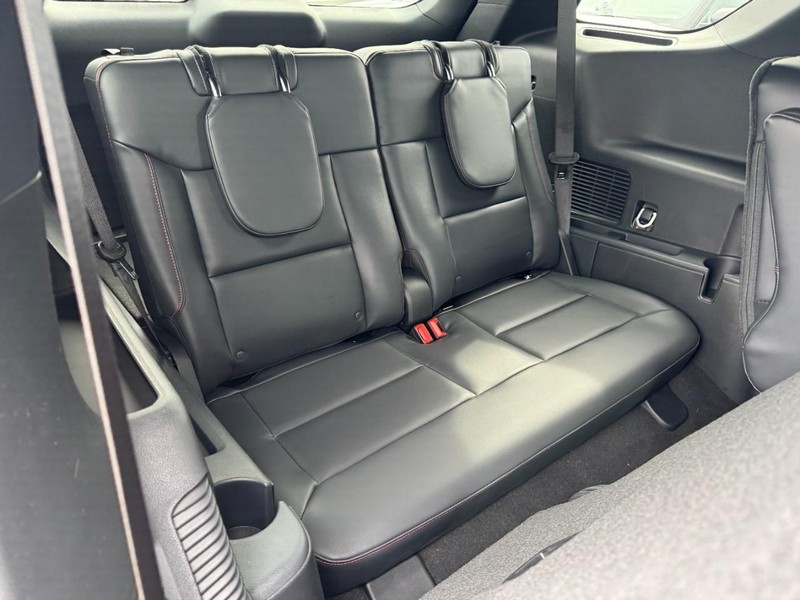 Ford Explorer Vehicle Full-screen Gallery Image 7