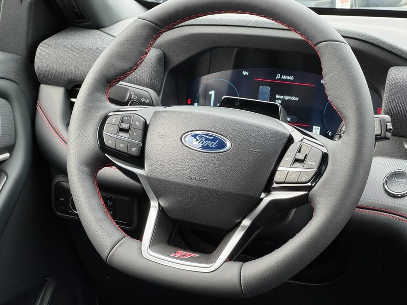 Ford Explorer Vehicle Full-screen Gallery Image 9