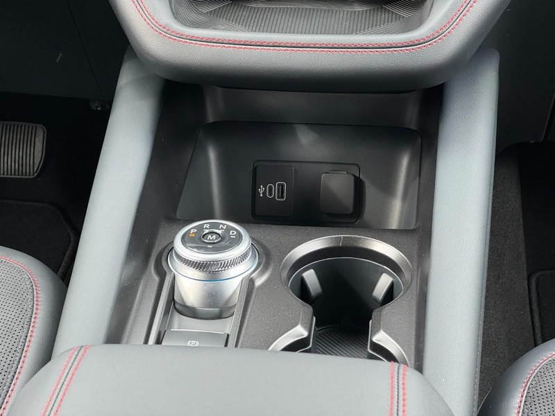 Ford Explorer Vehicle Full-screen Gallery Image 11