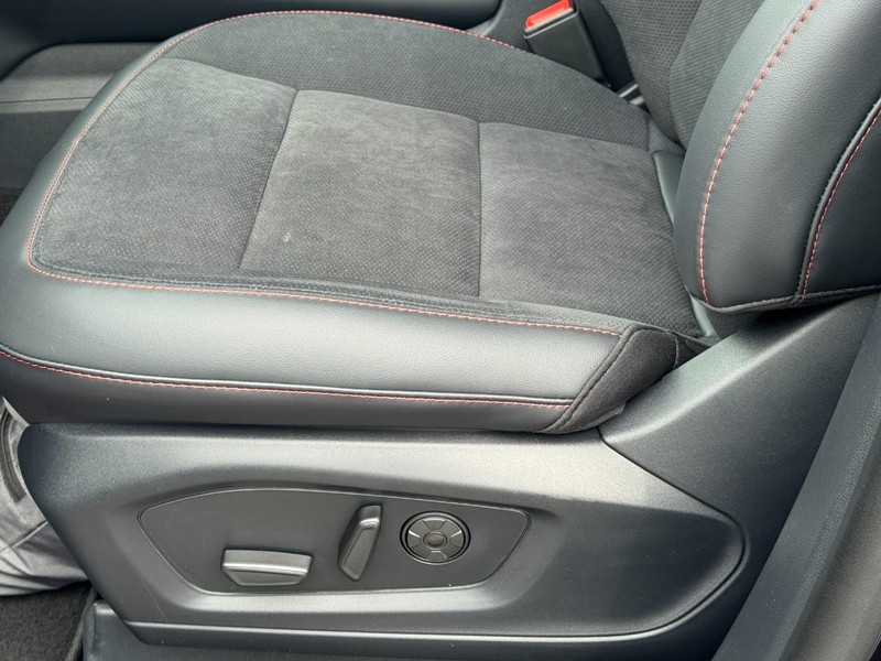 Ford Explorer Vehicle Full-screen Gallery Image 14