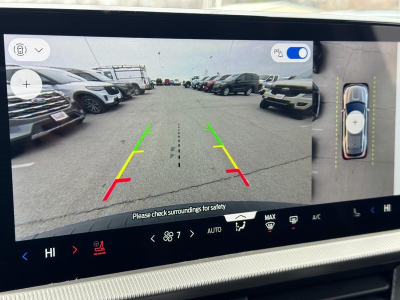 Ford Explorer Vehicle Full-screen Gallery Image 20