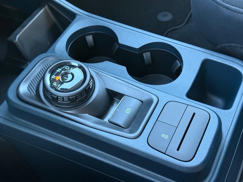 Ford Maverick Vehicle Image 15