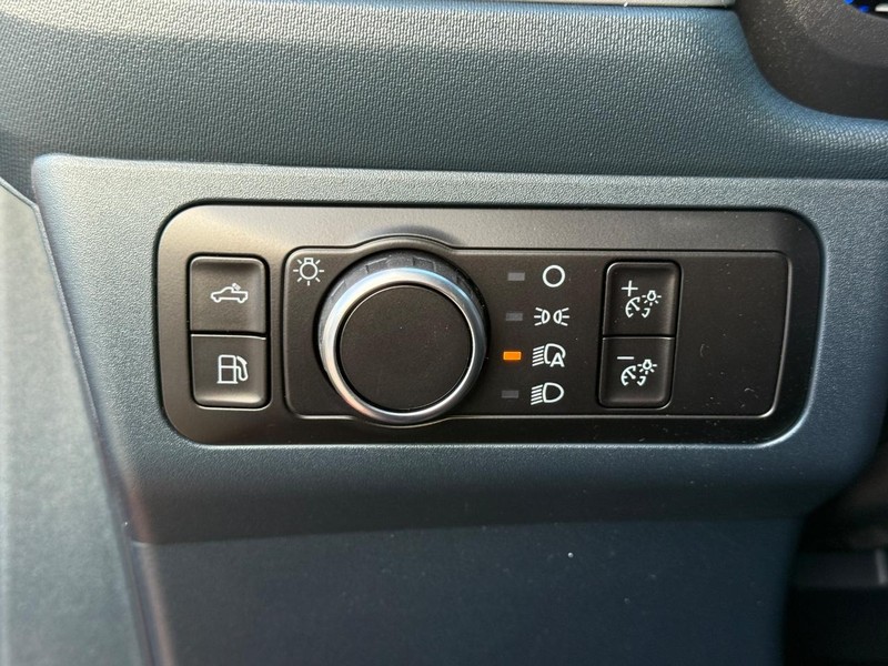 Ford Maverick Vehicle Image 17