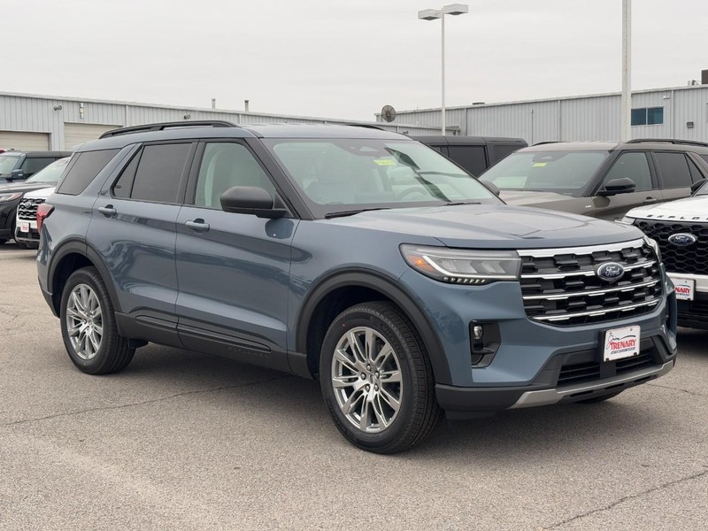 Ford Explorer Vehicle Full-screen Gallery Image 2