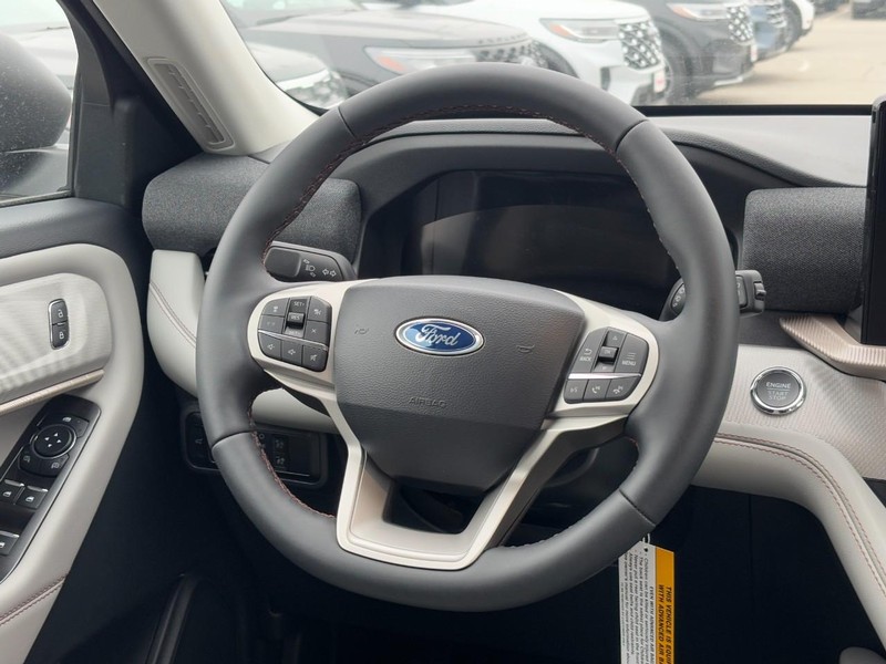 Ford Explorer Vehicle Full-screen Gallery Image 8