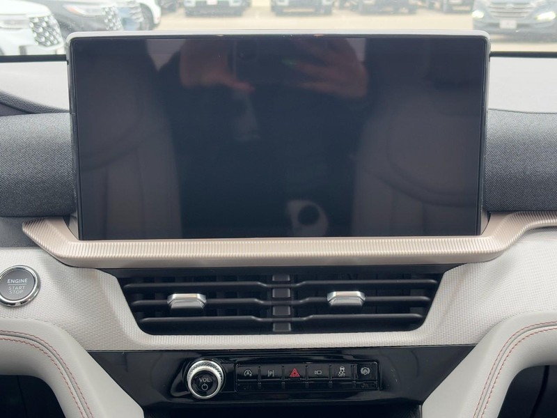 Ford Explorer Vehicle Full-screen Gallery Image 9