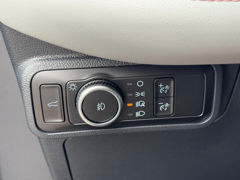 Ford Explorer Vehicle Full-screen Gallery Image 11