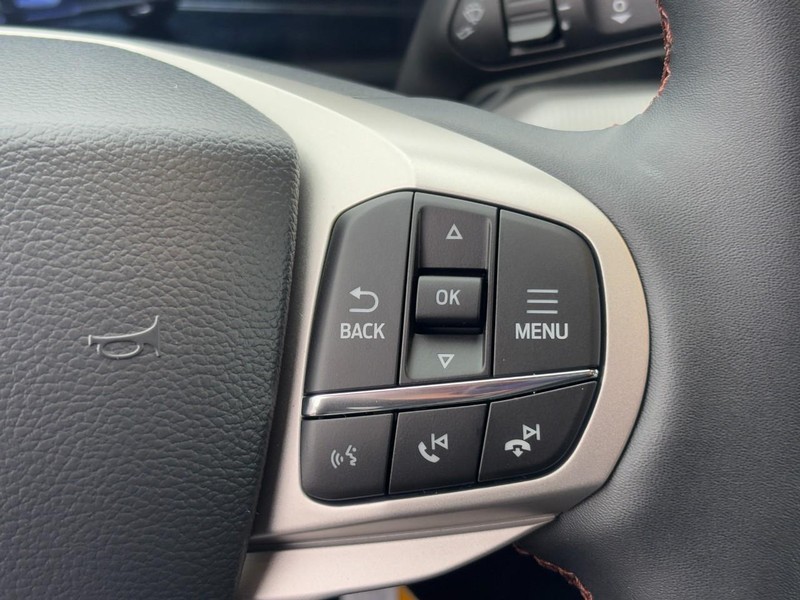 Ford Explorer Vehicle Full-screen Gallery Image 13